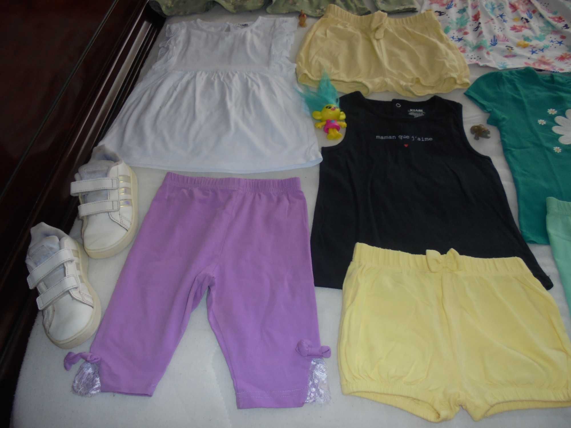 lote de roupa de menina as sapatilhas