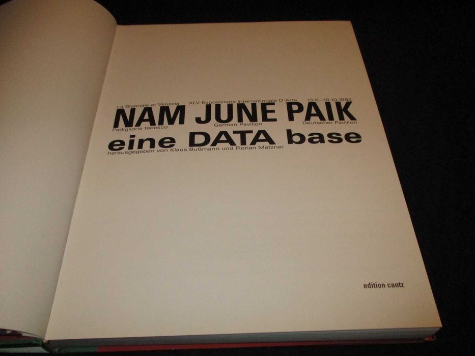 Livro Eine data Base Nam June Paik