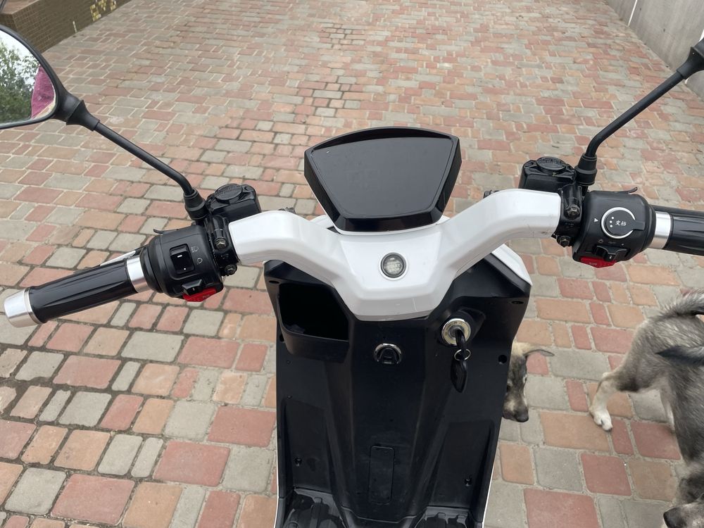 Продам мопед електроскутер Aima m3