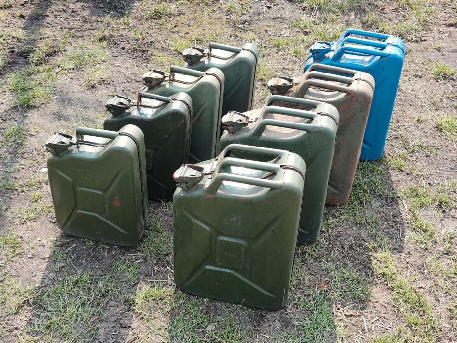 Stary Kanister Metalowy 20l Kanistry Metalowe 10l Na Paliwo Zestaw PRL