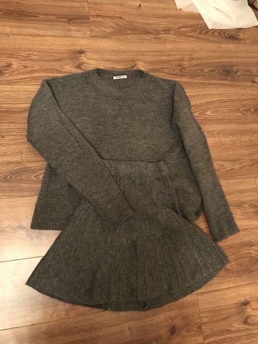 Сірий теплий костюм 48-50 зі спдницею