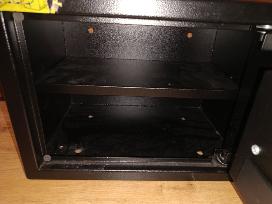 Sejf 8kg.                                                        .