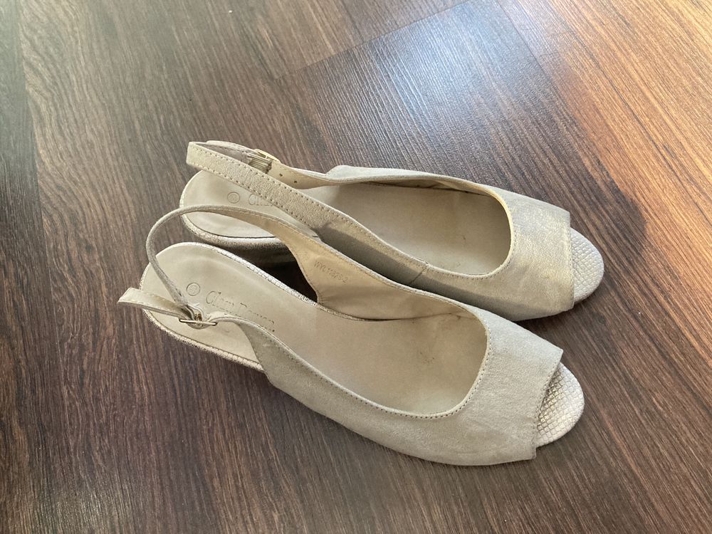 CCC buty na koturnie 39 beżowe