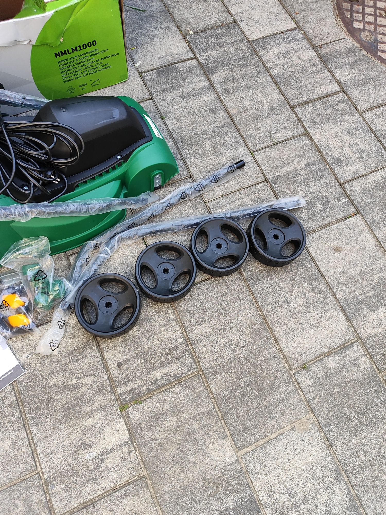 Kosiarka elektryczna 1000wat, 32xcm, rok 2024, nowa