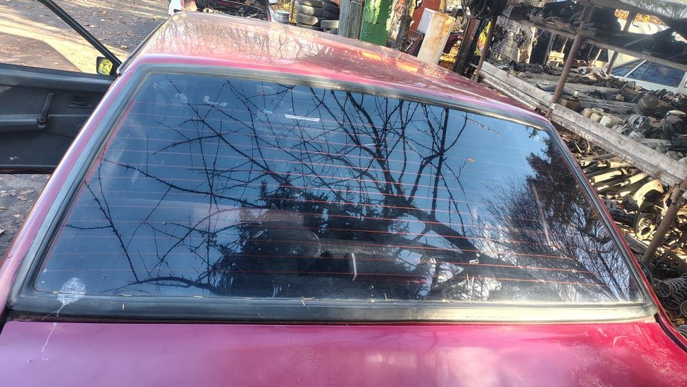 Заднє скло Лада 21099 в хорошому стані