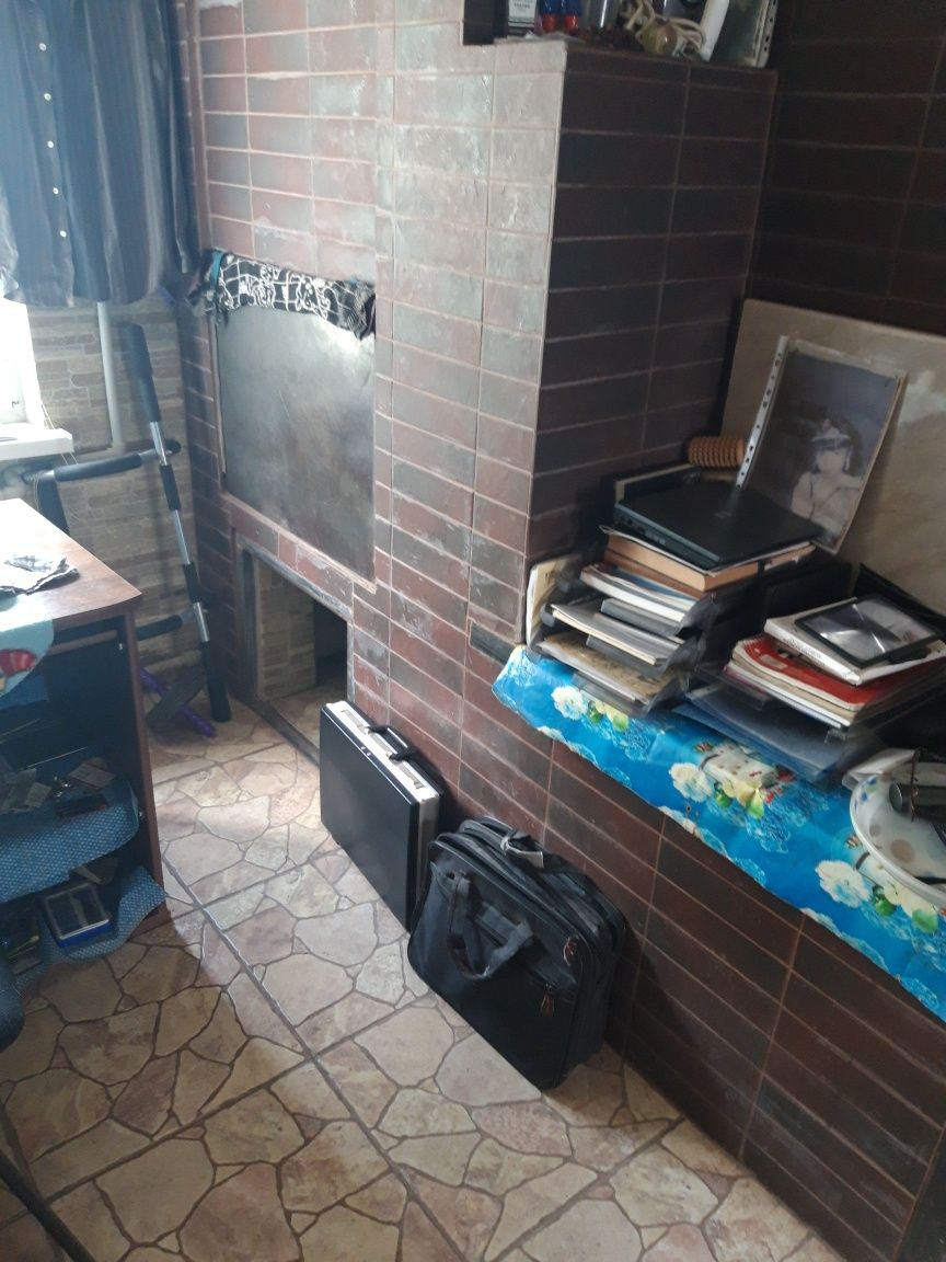 Продаётся домовладение, два дома, гараж, большой земельный участок