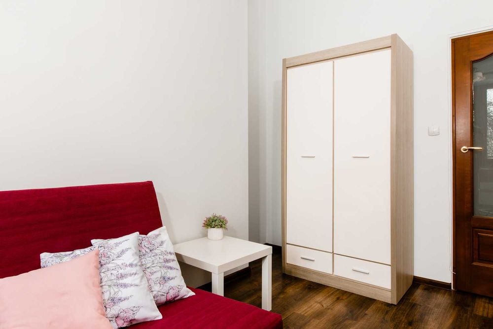 Pokój dla młodej osoby - duży - wysoki standard - ścisłe centrum!