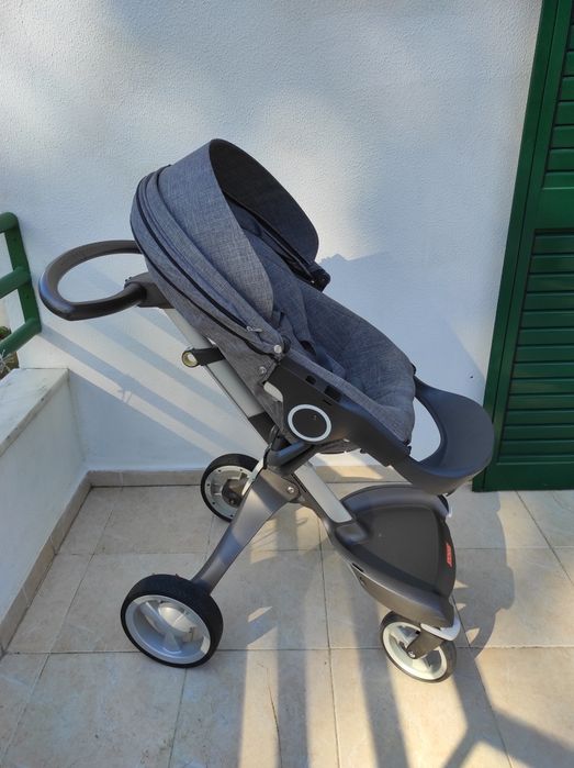 Conjunto carrinho, cadeira, ovinho e acessórios Stokke
