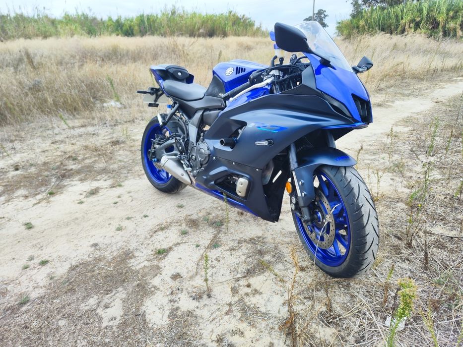 Yamaha  R7  2022