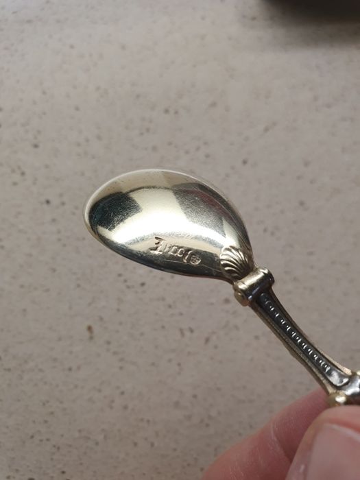 Dziesięć złoconych łyżeczek ze srebra próby 800