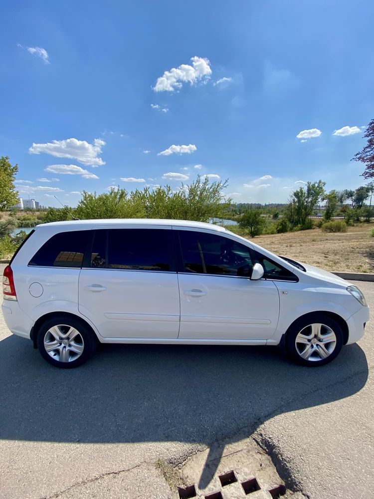 Продам автомобіль opel zafira 2011 1.6 CNG