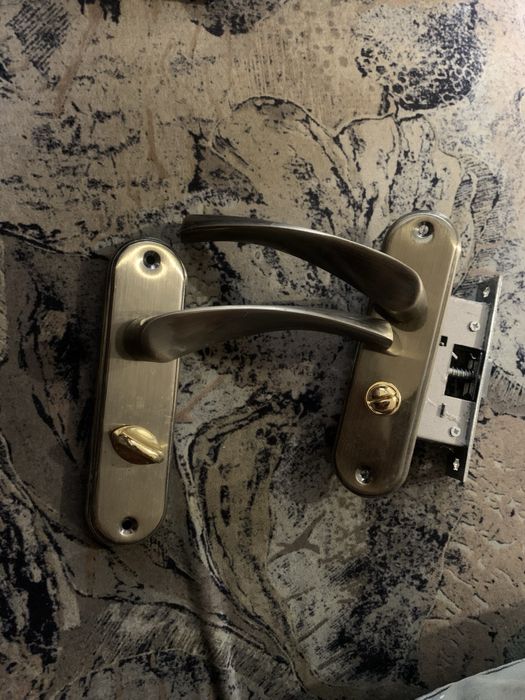 Продам дверні ручкі