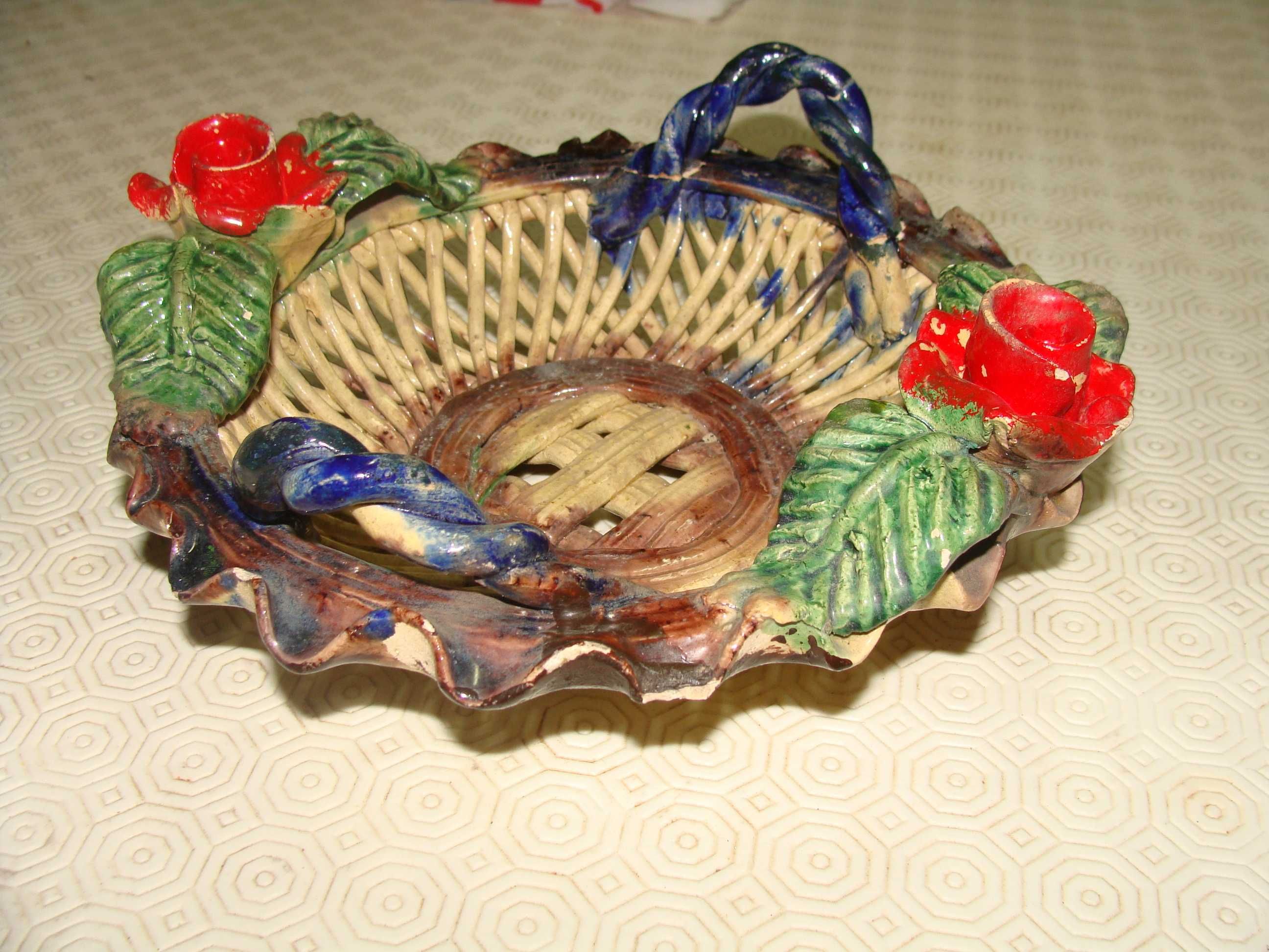 Cesta Antiga com Rosas