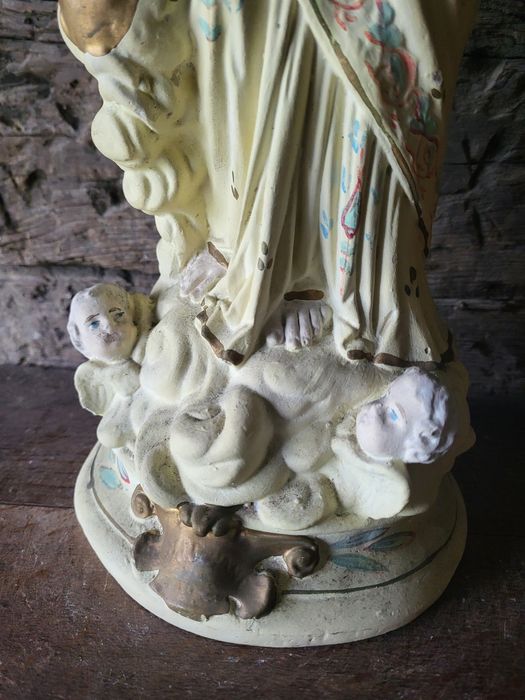 Stara figurka Maryja Królowa Matka Boża Zwycięska