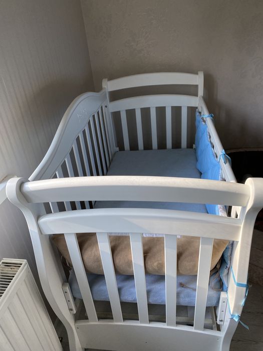 Дитяче ліжечко з матрасом