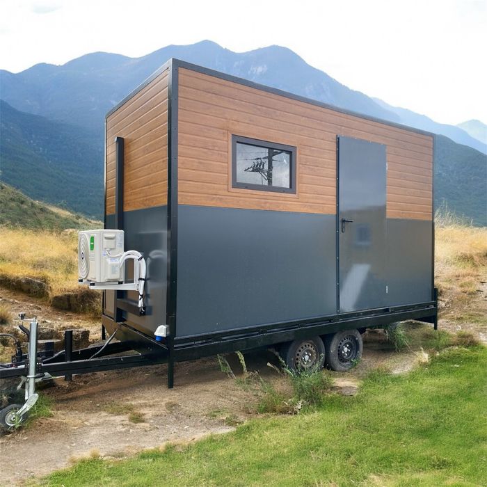 Caloroczny domek tiny house na kolkach