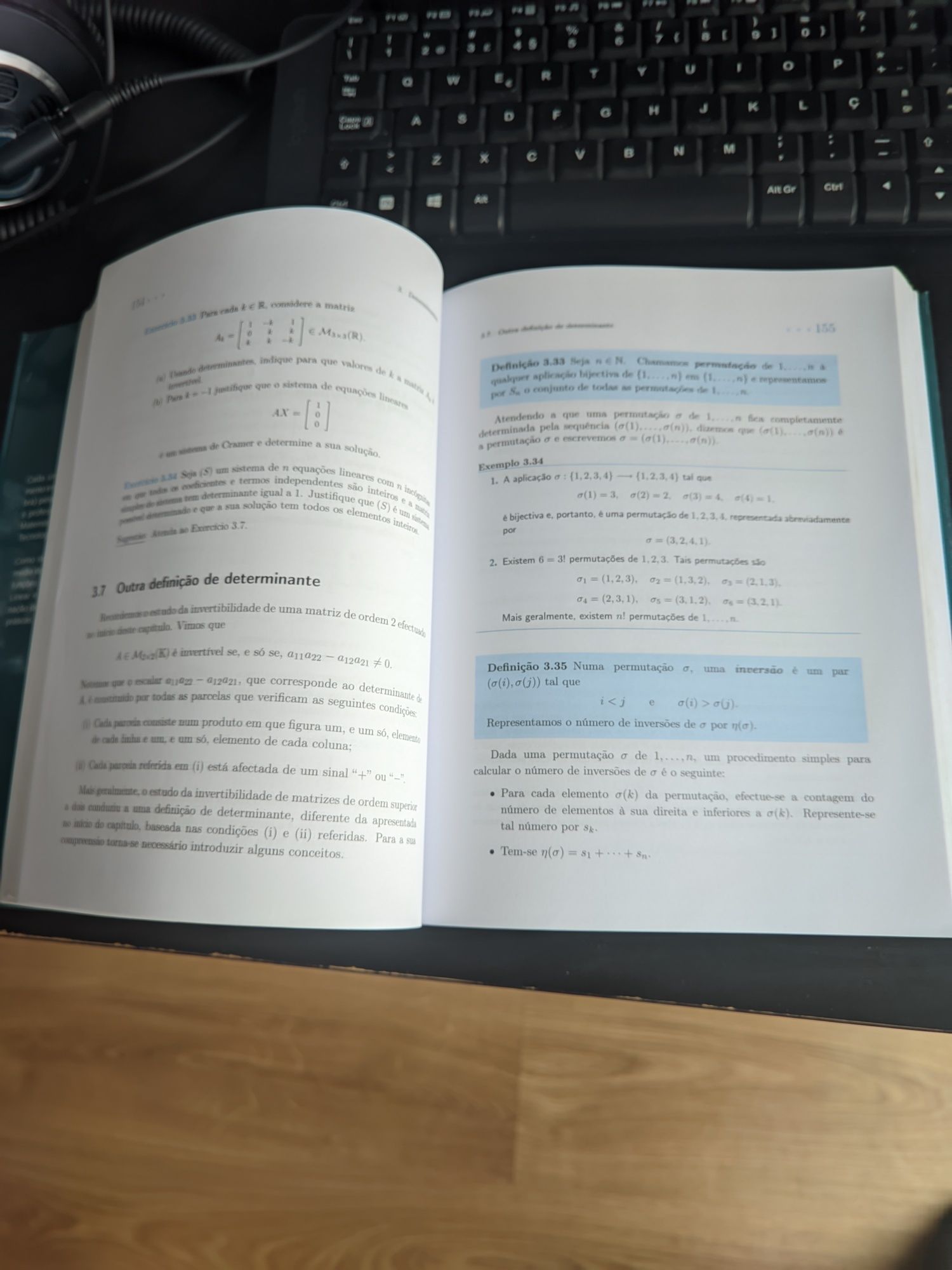 Livro universitário Álgebra Linear