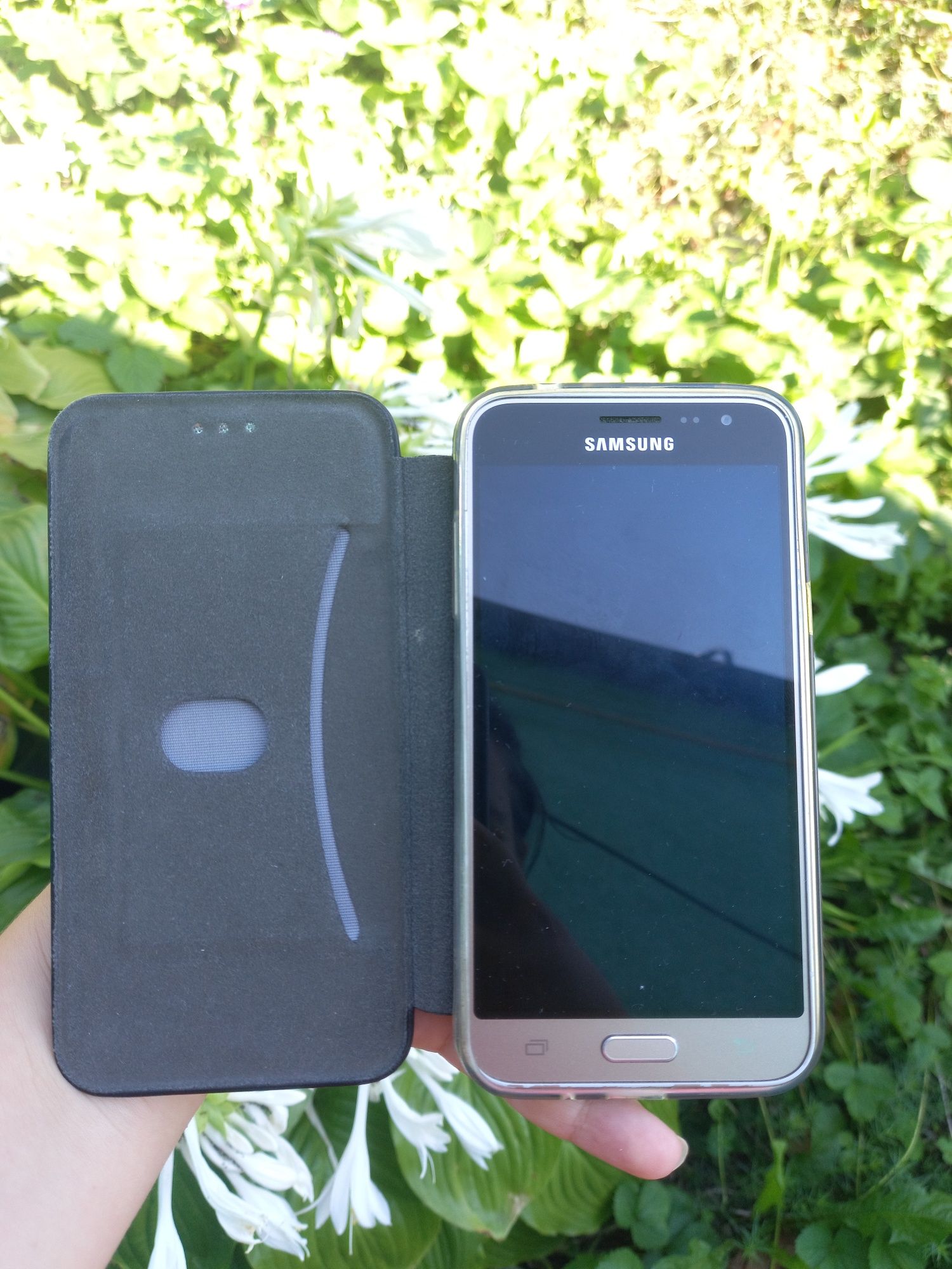 Смартфон Samsung J3 2016