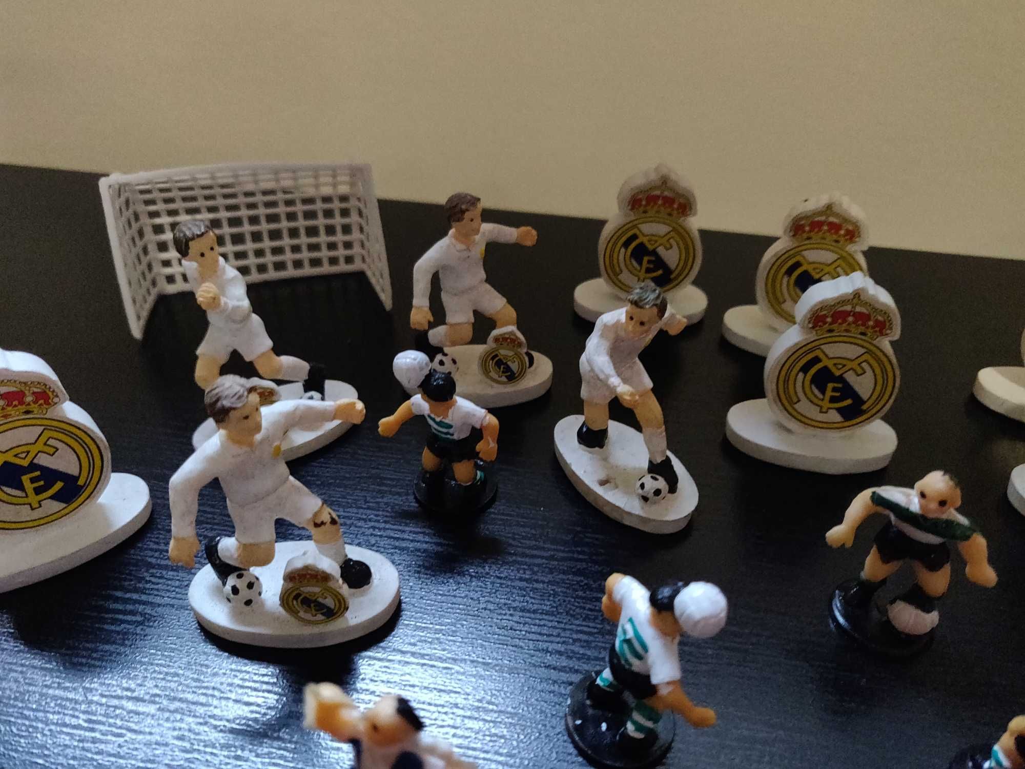 Lote de miniaturas de jogadores de futebol