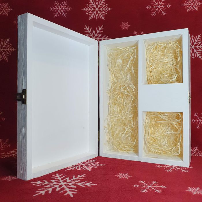 Подарункова коробка до свят