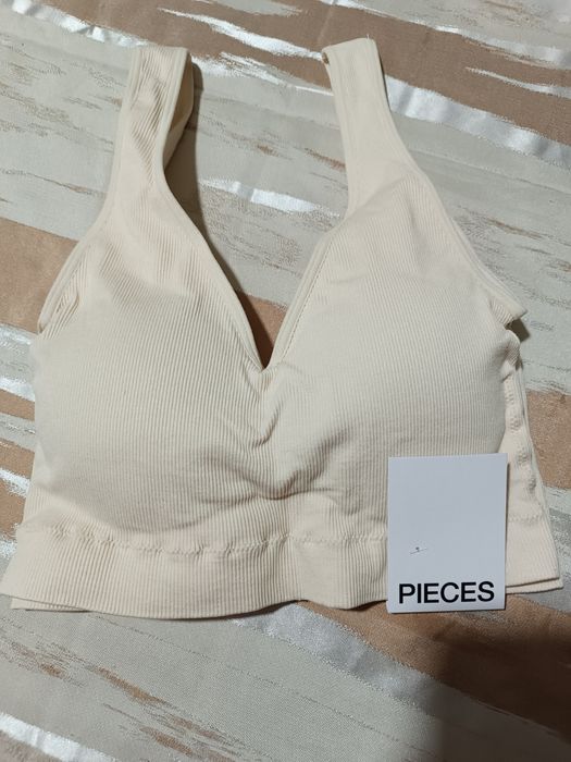 Зручні топи бюстики PIECES. Комплект із 2 шт
якість відмінна.

розмір