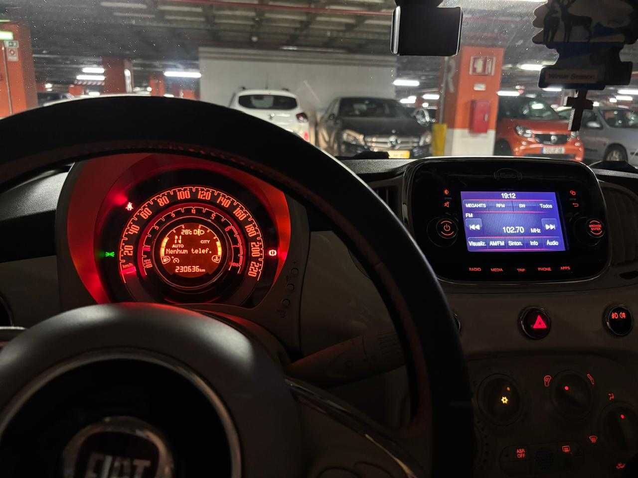 Fiat 500 Lounge 1.2 Automático (2017) – Muito estimado