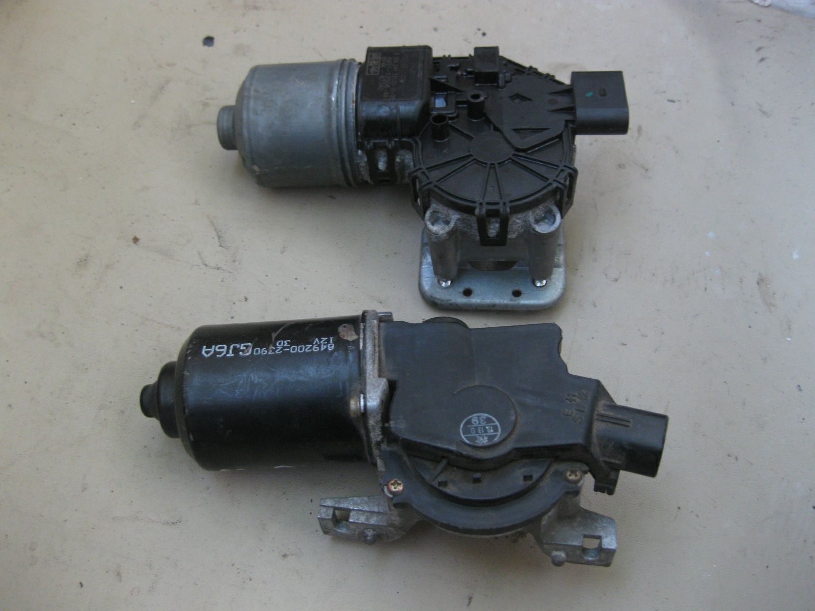 Моторчик двигатель привод дворников щеток щоток  Мазда Mazda 3 6