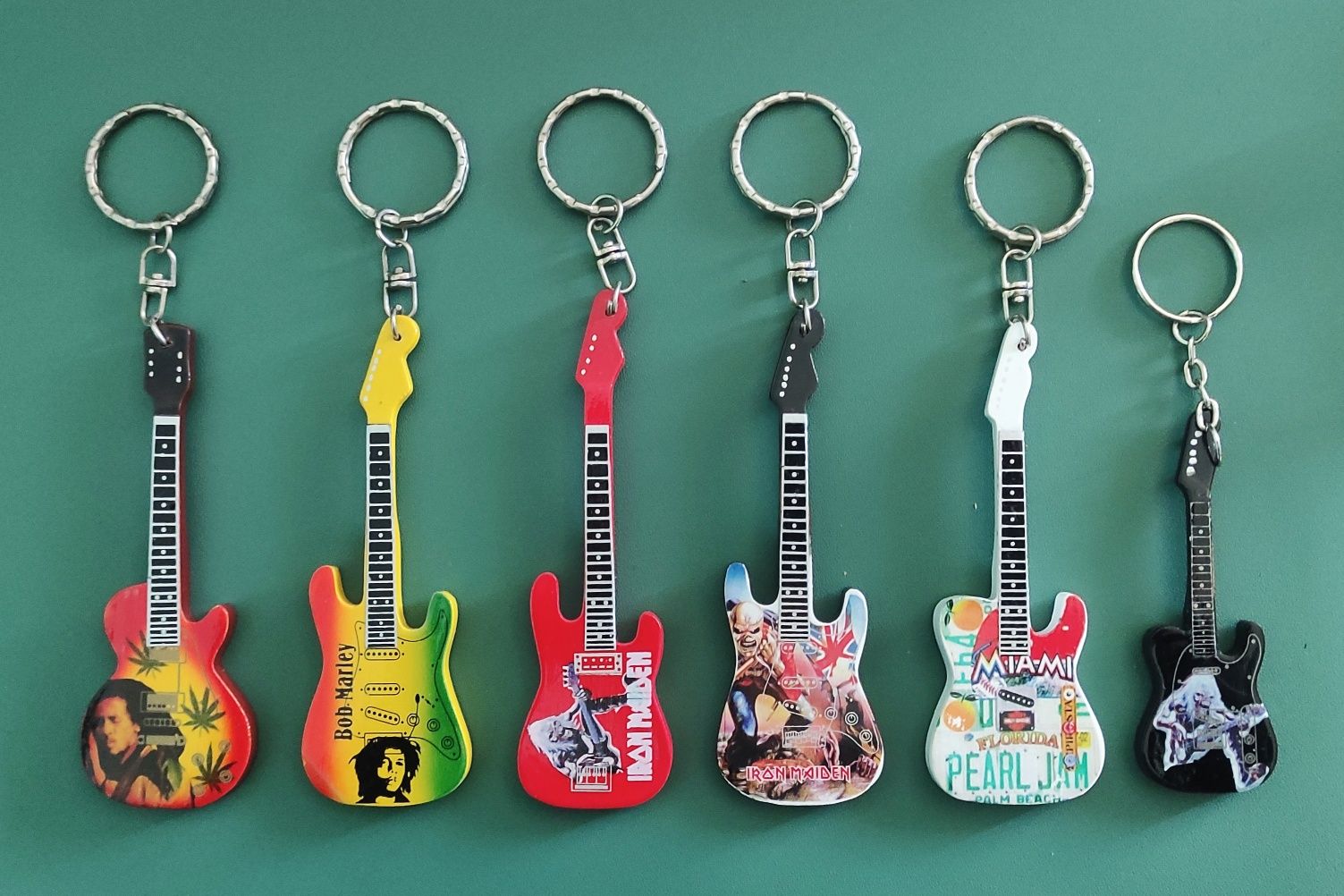 Guitarra miniatura porta-chaves