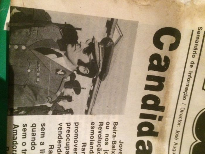 jornal ''vária8'' com o Ramalho Eanes na capa (maio 76)