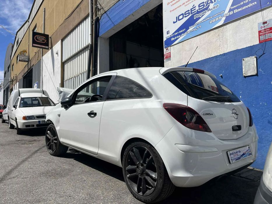 Opel Corsa D 1.2 1.3 CDTI Black Edition (Para Peças)
