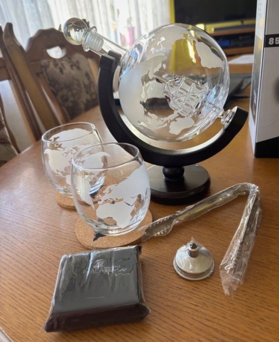 Karafka do whisky Globus 850 ml z zestawem szklanek i kostkami