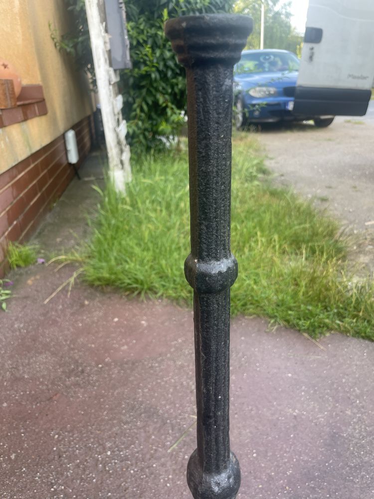 Żeliwna noga di stolika