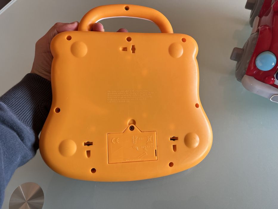 Lote conjunto 2 brinquedos interativos - Carro chicco computador zoko