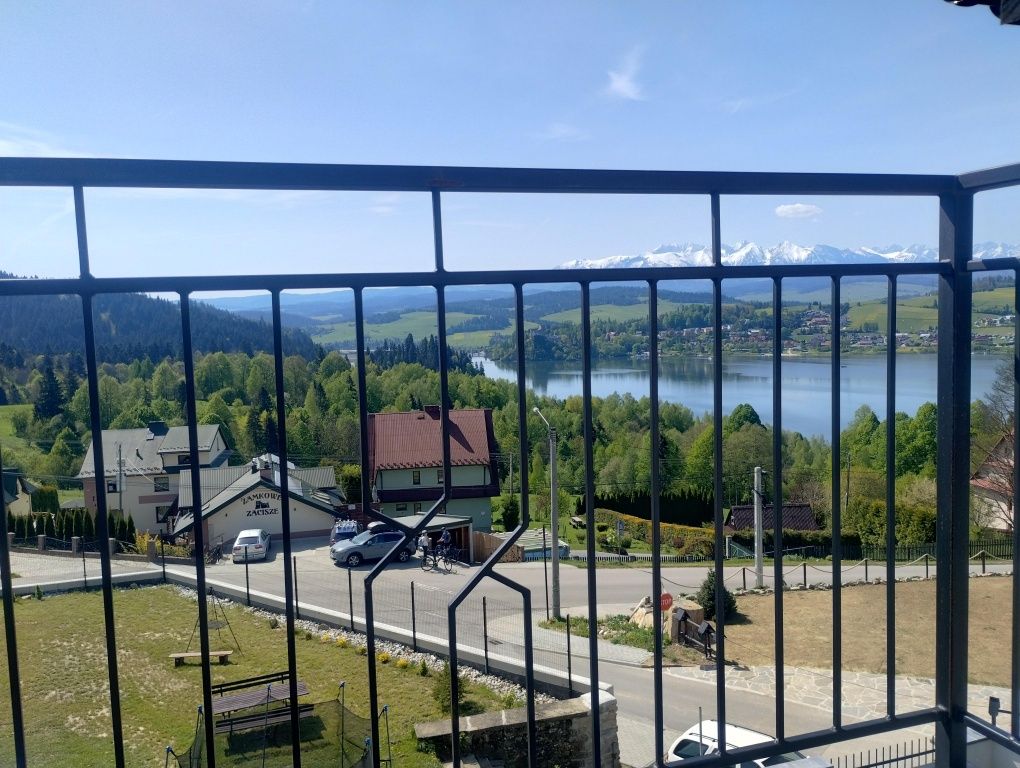 Czorsztyn noclegi, Góry. Jezioro