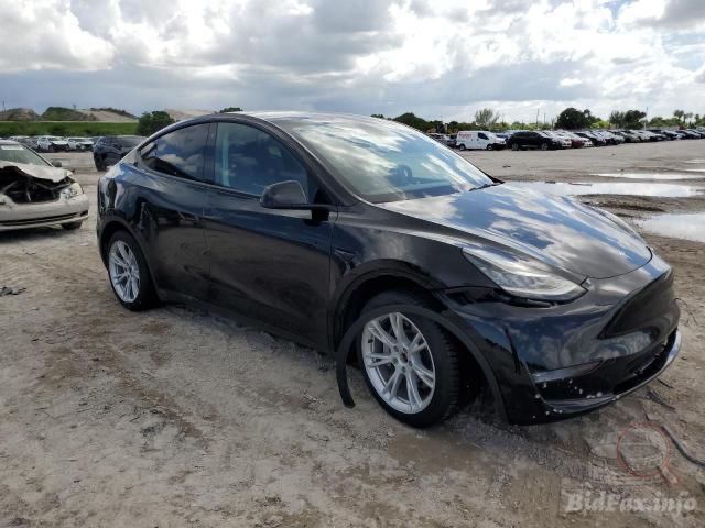 Tesla Model Y четверть ліва права кришка багажника