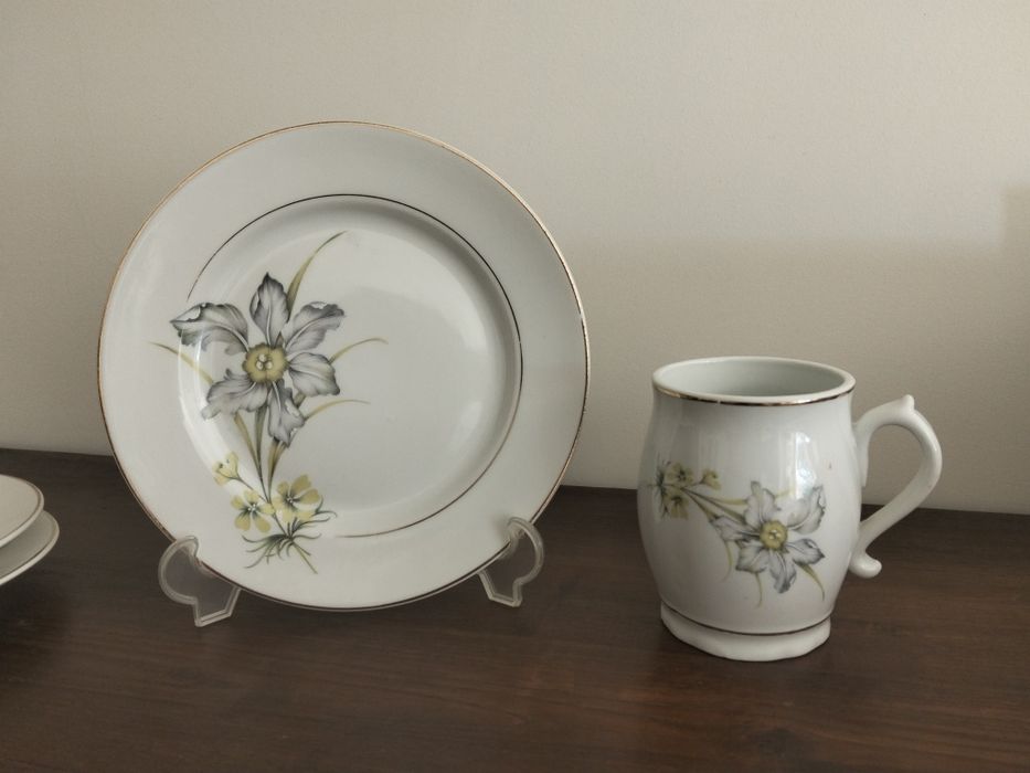 3 pratos sobremesa e caneca Artibus