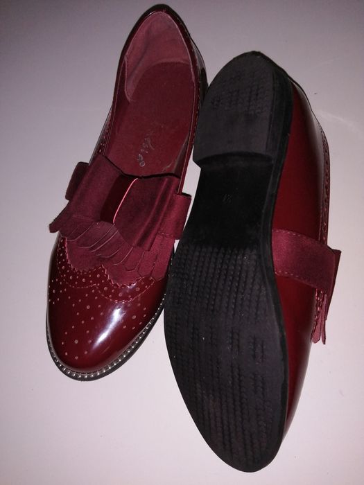 Sapatos bordeaux