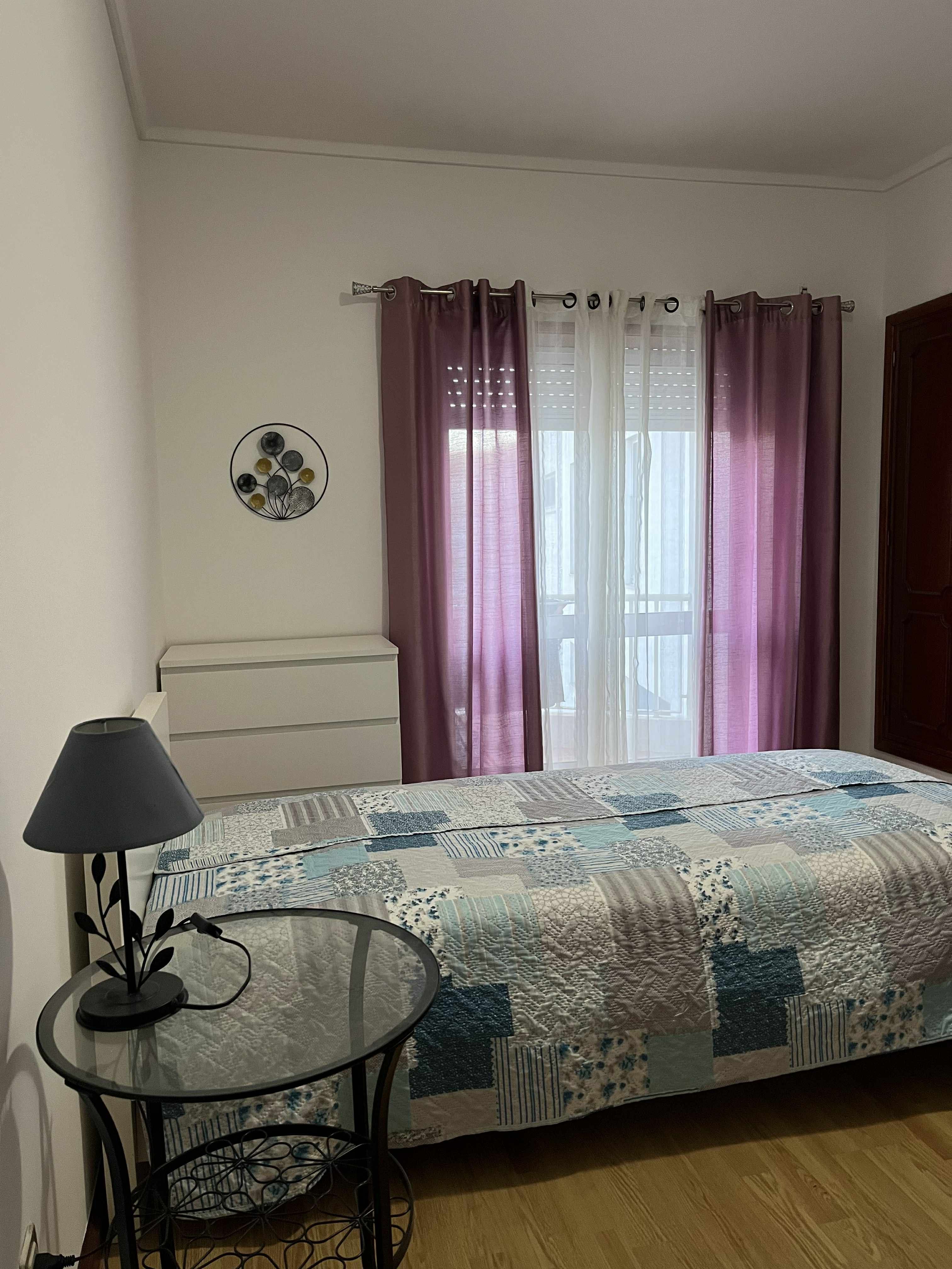 Quarto MENINA trabalhadora