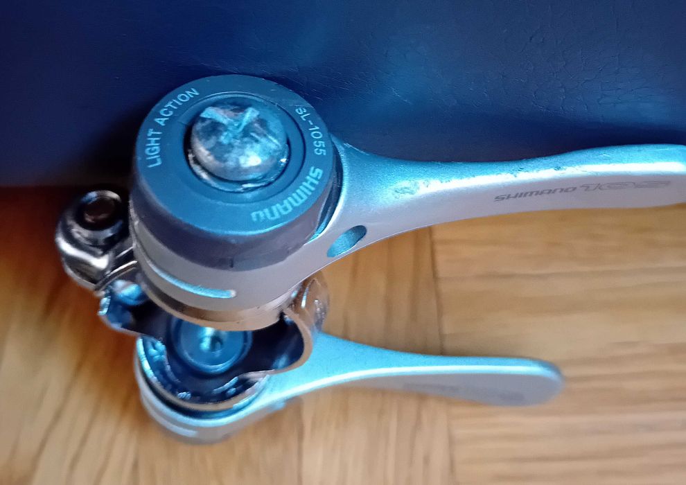 RETRO manetki.Dźwignie przerzutek Shimano 105 SL-1055, /ładny stan/.