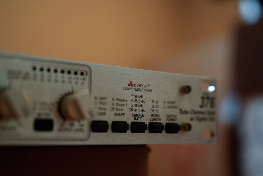 Продам підсилювач DBX 376