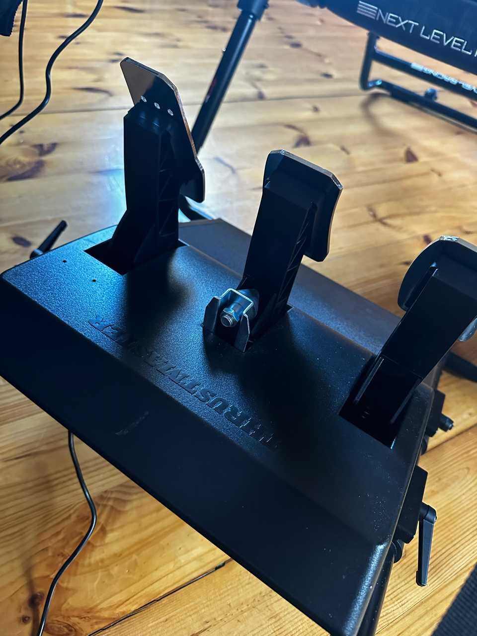 Kierownica THRUSTMASTER TX Leather Edition (PC/Xbox One)