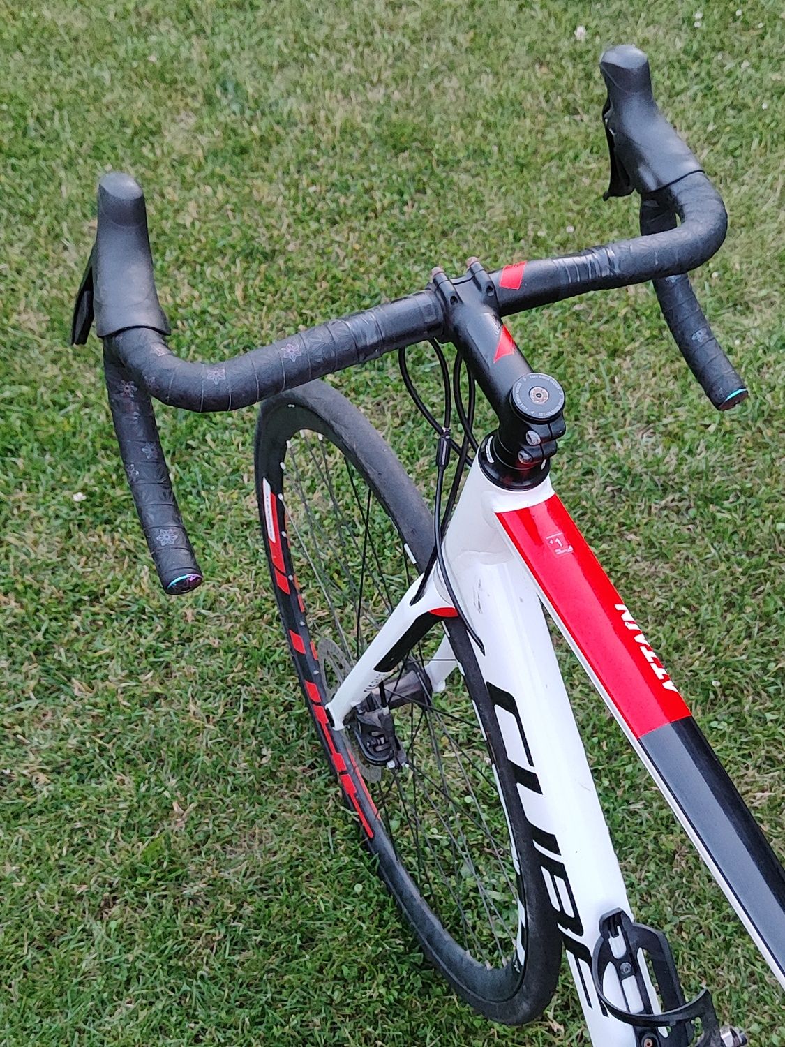 Rower szosowy Cube Attain pro