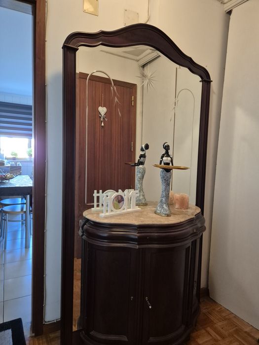 Sapateira com 1 gaveta+ espelho grande vertical.