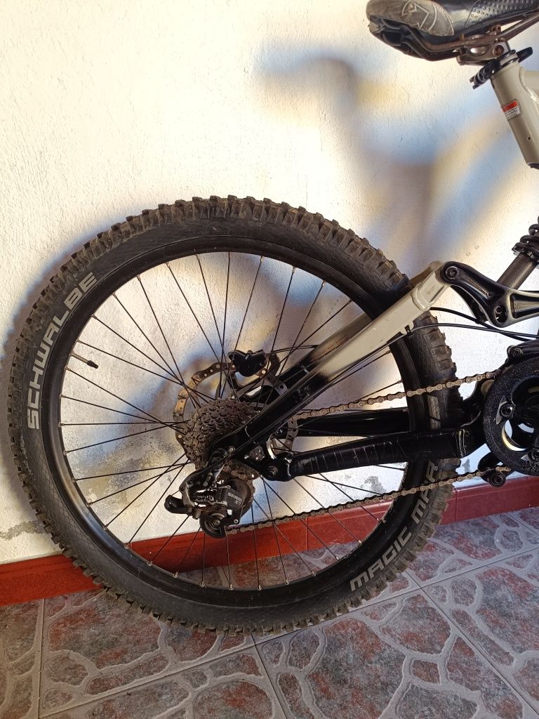 Bicicleta downhill