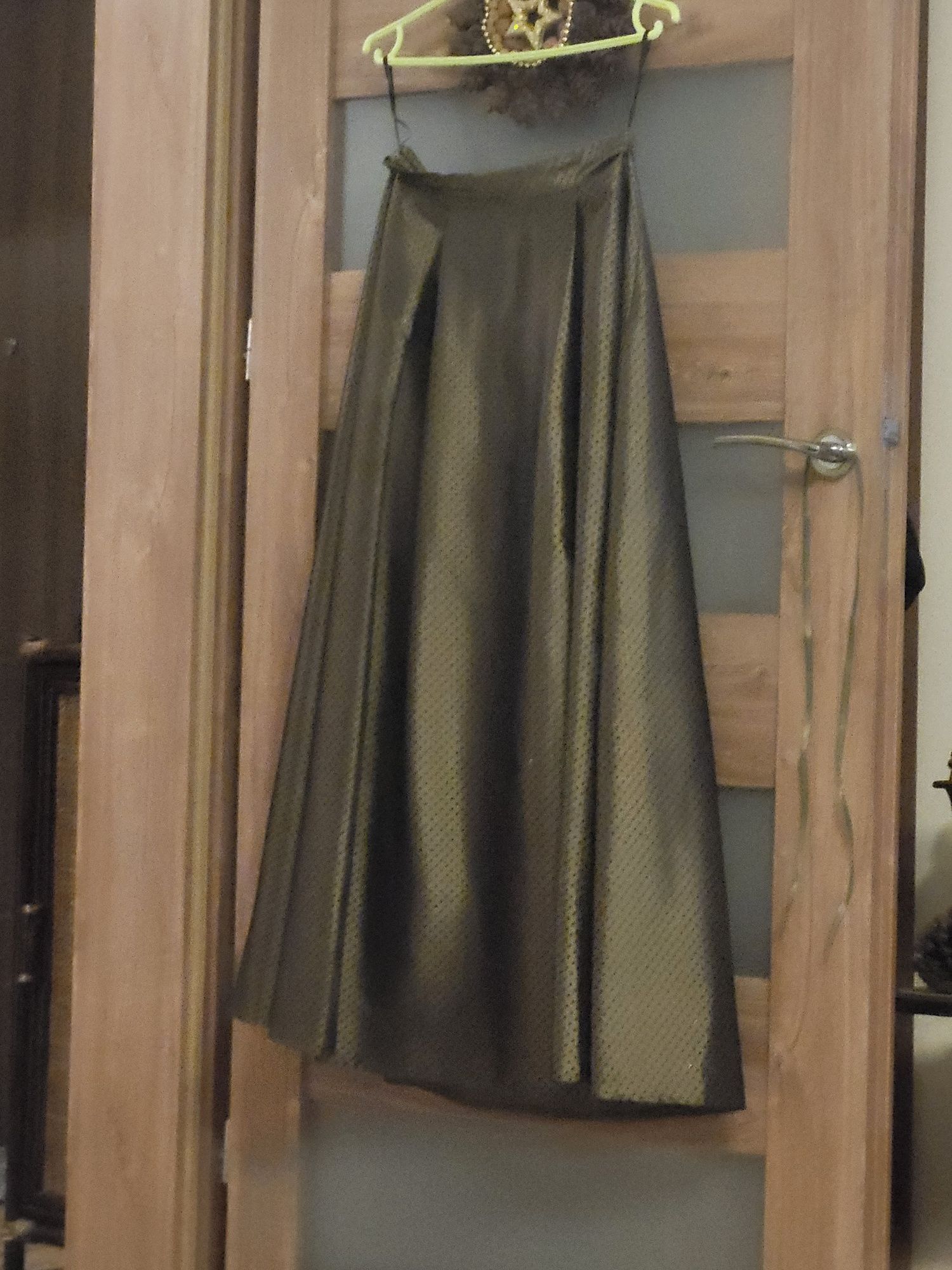 Długa, elegancka spódnica