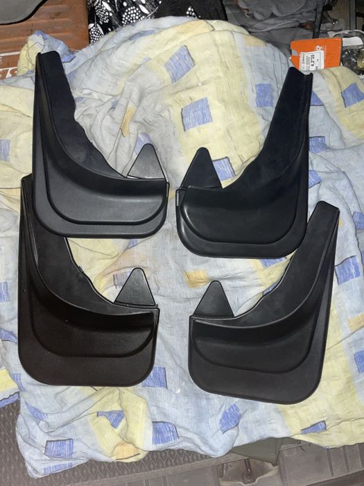 Нові бризковики універсальні Elegant Rezaw plast