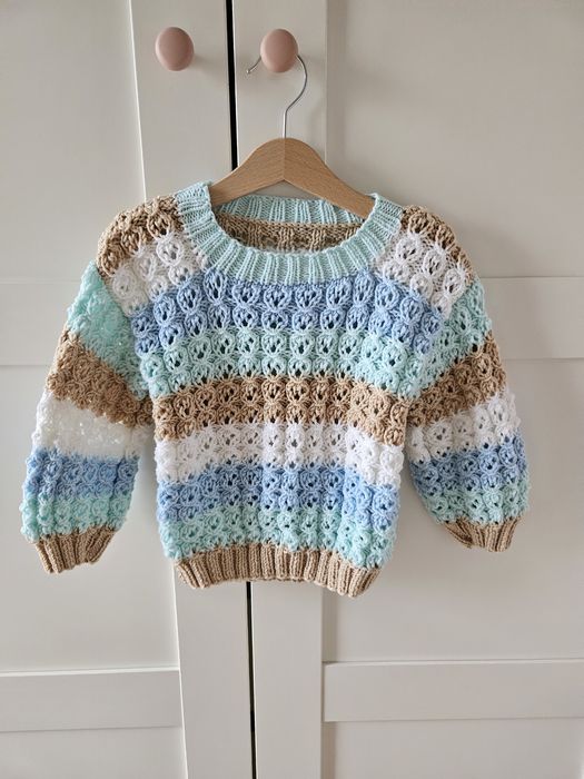 Kolorowy sweterek dla dziecka