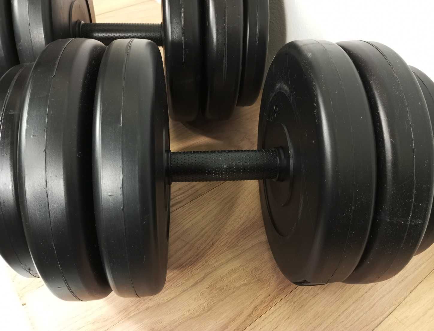 Дві набірні гантелі по 26 кг – все що потрібно для щоденних тренувань