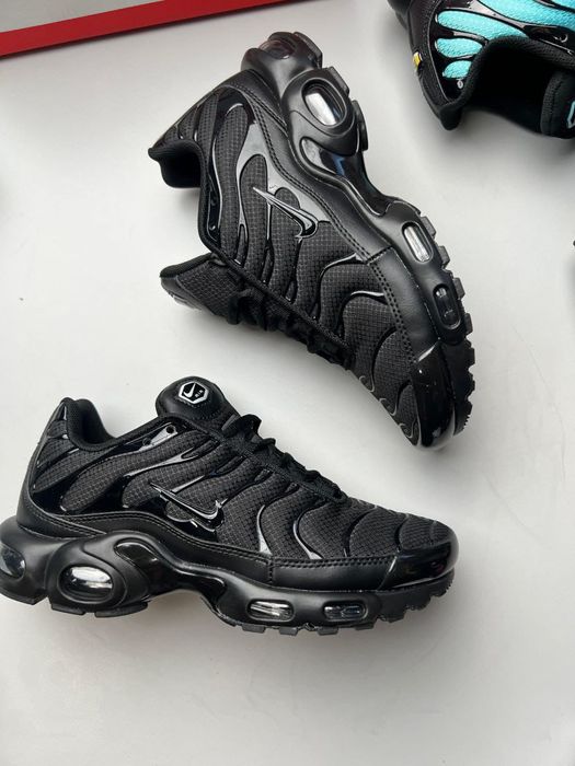 Nike tn pretos novos
