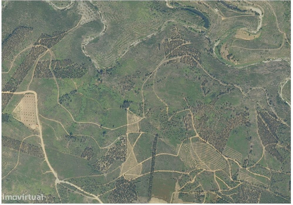 Terreno excecional com vistas panorâmicas para o vale e montanha